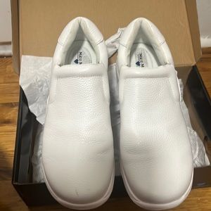 Nurse mates slip resistant dove white shoes. Size 9.5 w